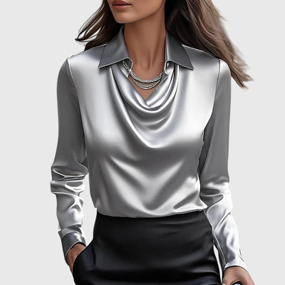 JULIA™ | Blouse avec un éclat luxueux et un col plissé